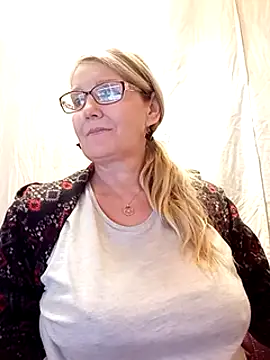 irinamaux online show from February 2025 04:00:02 PM