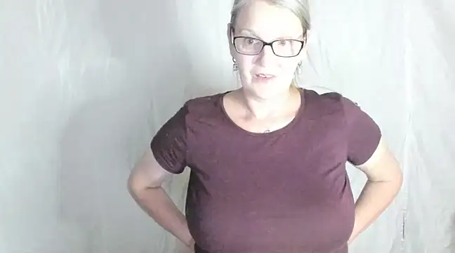 irinamaux online show from February 2025 07:03:01 PM