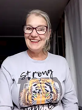 irinamaux online show from October 2025 07:17:02 AM