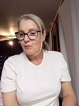 irinamaux online show from November 2025 06:53:01 PM