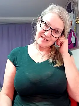 irinamaux online show from March 2026 09:42:01 PM