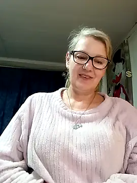 irinamaux online show from April 2026 10:19:02 PM
