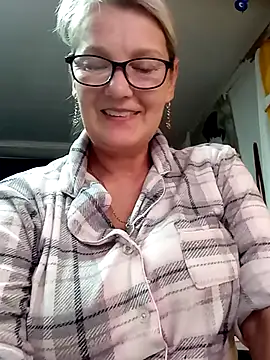 irinamaux online show from May 2026 07:40:02 PM