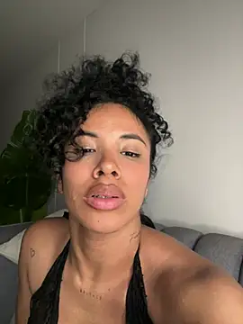 Snapshot of Brunettexio chatting on February 2025 01:12:02 AM Brunettexio online show from February 2025 01:12:02 AM