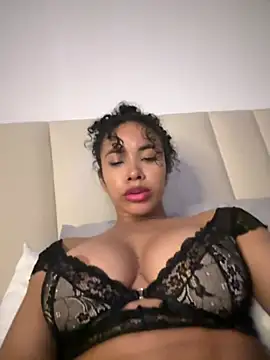 Snapshot of Brunettexio chatting on February 2025 02:22:02 AM Brunettexio online show from February 2025 02:22:02 AM