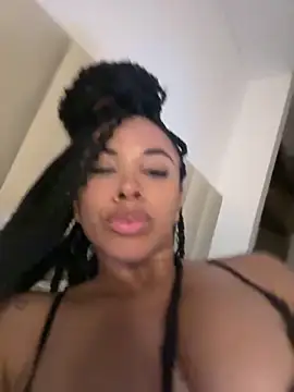 Snapshot of Brunettexio chatting on February 2025 05:02:02 PM Brunettexio online show from February 2025 05:02:02 PM