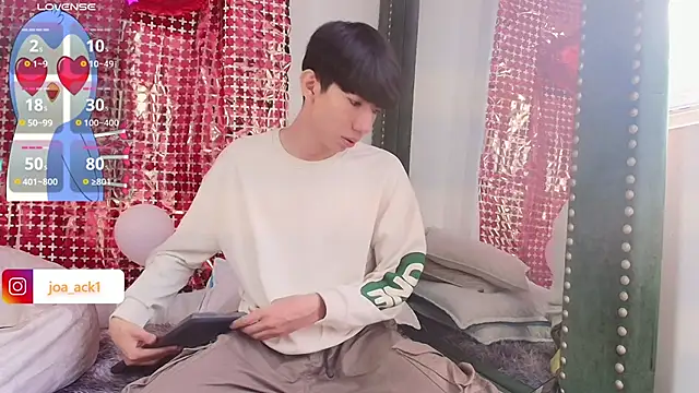 Snapshot of Levii_Ackermann chatting on February 2025 02:26:01 PM Levii Ackermann online show from February 2025 02:26:01 PM