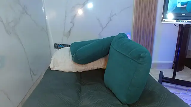 mollyguns online show from December 2025 10:26:02 PM