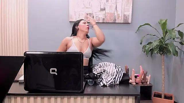 Sofi Perez  online show from November 2025 11:09:02 AM
