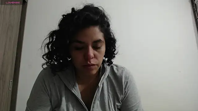 Snapshot of Anne_purple chatting on October 2025 04:48:02 PM Anne purple online show from October 2025 04:48:02 PM