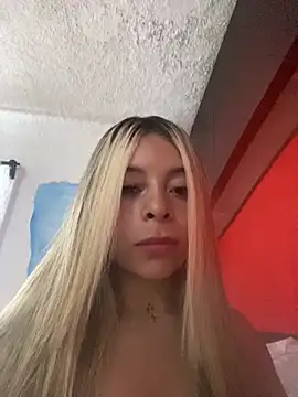 Snapshot of CristalGmez chatting on November 2025 04:51:01 PM CristalGmez online show from November 2025 04:51:01 PM