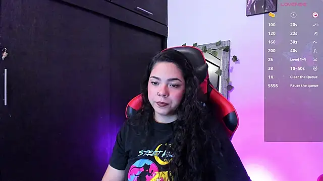 Snapshot of daarklover chatting on January 2025 05:05:01 AM daarklover online show from January 2025 05:05:01 AM