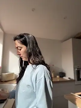 Snapshot of _Juliette chatting on March 2026 09:50:02 AM Juliette online show from March 2026 09:50:02 AM