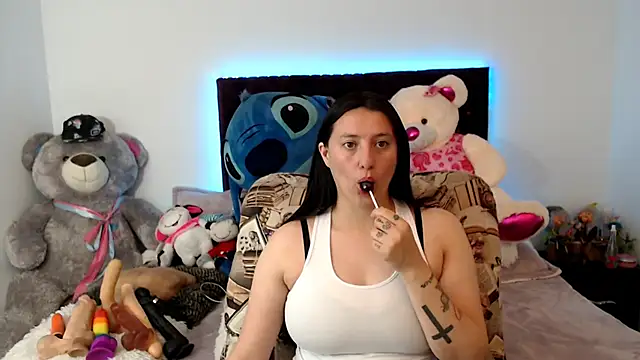 Lorenahot 06 online show from November 2025 06:41:01 PM