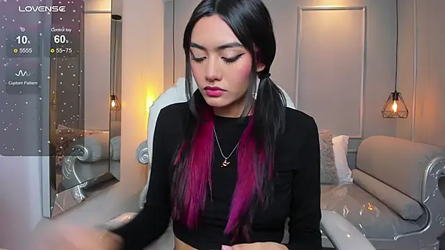 AzuraKindong online show from December 2025 07:09:01 PM