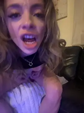 Snapshot of greedybratt chatting on September 2025 05:53:01 AM greedybratt online show from September 2025 05:53:01 AM