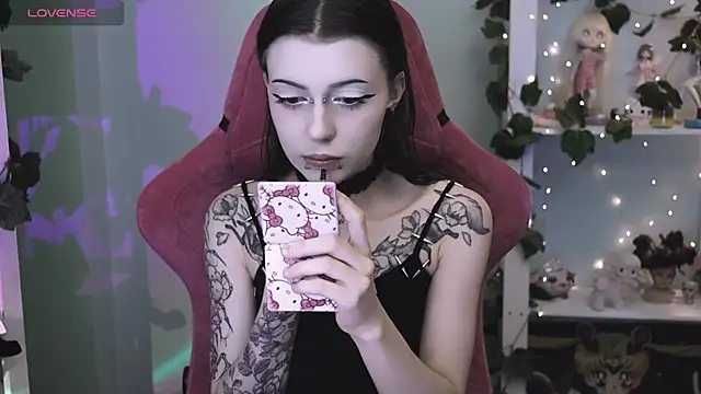prettybones online show from June 2026 11:33:02 PM