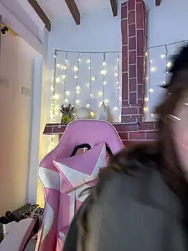 Juanelopez1 online show from April 2026 04:10:02 AM