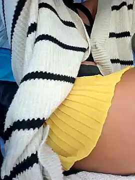 Snapshot of SexyErola27 chatting on February 2025 03:09:01 PM SexyErola27 online show from February 2025 03:09:01 PM