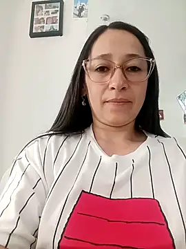 emilypoppy3 online show from April 2026 09:27:01 PM