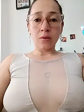 emilypoppy3 online show from May 2026 12:43:01 PM