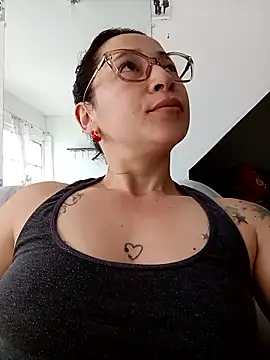 emilypoppy3 online show from May 2026 12:42:01 PM
