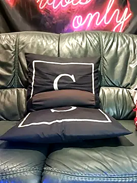 Snapshot of Melody87 chatting on February 2025 11:03:01 PM Melody87 online show from February 2025 11:03:01 PM