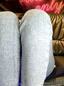 Snapshot of Melody87 chatting on March 2025 08:29:02 PM Melody87 online show from March 2025 08:29:02 PM