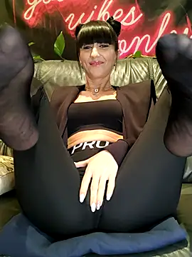 Snapshot of Melody87 chatting on October 2025 03:11:01 PM Melody87 online show from October 2025 03:11:01 PM