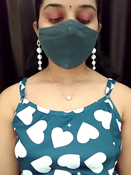 Angleannie online show from May 2026 07:59:02 PM