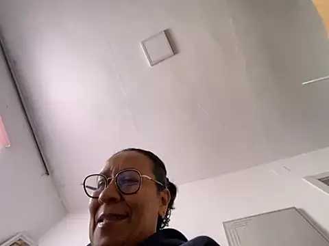 sweeviolet online show from September 2025 03:15:01 PM