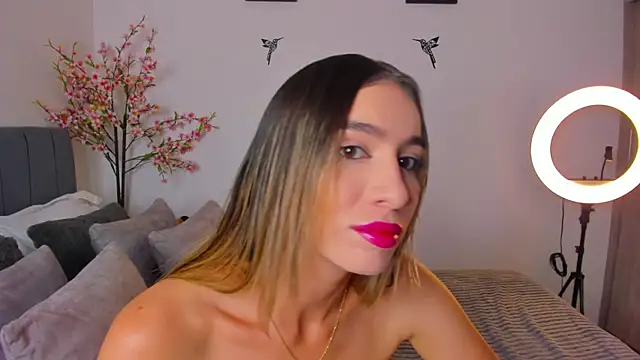 im sarah34 online show from February 2025 05:39:02 PM