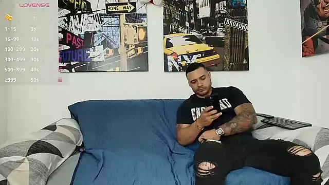 Snapshot of hott_dicks chatting on December 2024 10:32:01 PM hott dicks online show from December 2024 10:32:01 PM