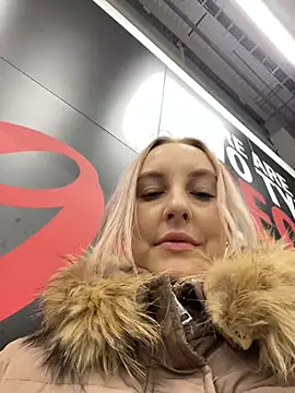 Snapshot of MerlinDave chatting on December 2024 04:54:02 AM MerlinDave online show from December 2024 04:54:02 AM