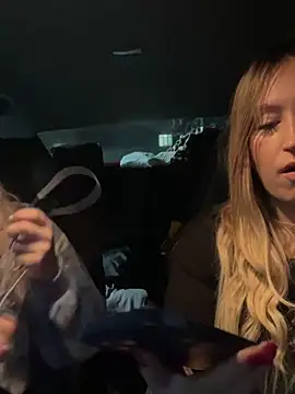 Snapshot of MerlinDave chatting on December 2024 01:18:01 AM MerlinDave online show from December 2024 01:18:01 AM