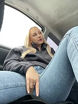 Snapshot of MerlinDave chatting on January 2025 04:09:01 AM MerlinDave online show from January 2025 04:09:01 AM