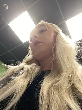 Snapshot of MerlinDave chatting on September 2025 01:17:01 AM MerlinDave online show from September 2025 01:17:01 AM