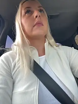 Snapshot of MerlinDave chatting on September 2025 01:18:01 AM MerlinDave online show from September 2025 01:18:01 AM