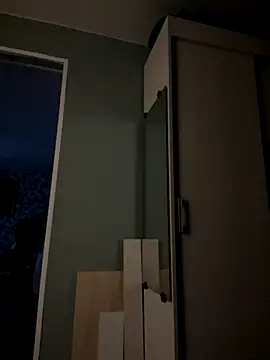 Snapshot of MerlinDave chatting on October 2025 01:16:02 AM MerlinDave online show from October 2025 01:16:02 AM