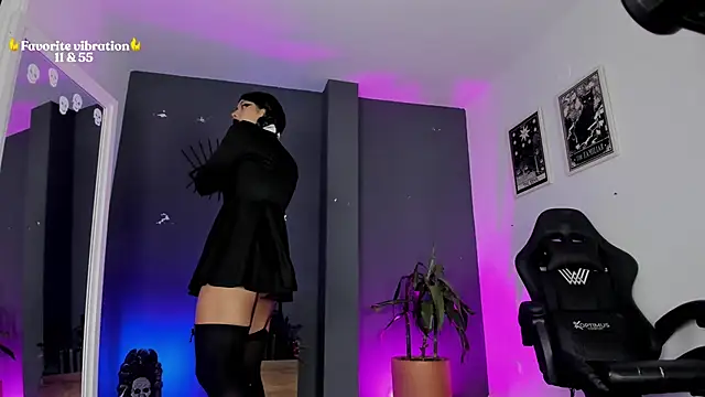 Raven Witch  online show from June 2026 12:33:01 PM