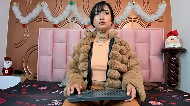 emmily keller19 online show from January 2025 01:41:02 PM