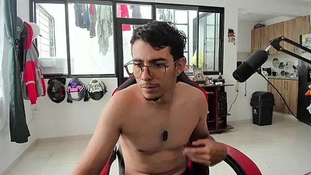 Snapshot of MauroD17 chatting on April 2026 03:27:02 PM MauroD17 online show from April 2026 03:27:02 PM