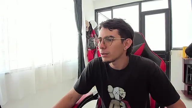 Snapshot of MauroD17 chatting on April 2026 03:29:01 PM MauroD17 online show from April 2026 03:29:01 PM