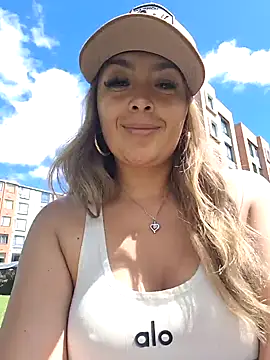 Snapshot of lauramcdowell1 chatting on January 2025 03:43:01 PM lauramcdowell1 online show from January 2025 03:43:01 PM