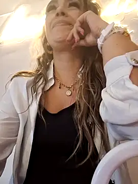 Snapshot of lauramcdowell1 chatting on October 2025 10:39:02 PM lauramcdowell1 online show from October 2025 10:39:02 PM