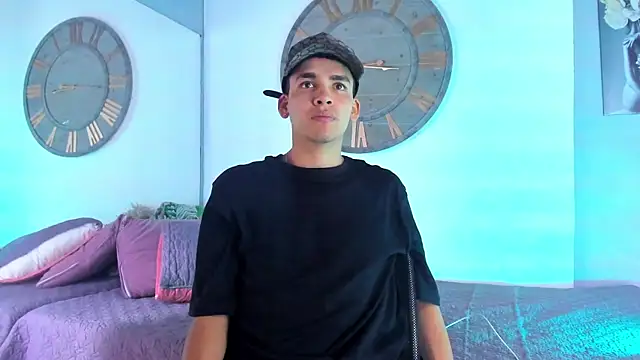 Snapshot of Mike_0233_ chatting on December 2024 03:39:01 AM Mike 0233 online show from December 2024 03:39:01 AM