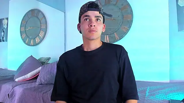 Snapshot of Mike_0233_ chatting on December 2024 06:45:02 AM Mike 0233 online show from December 2024 06:45:02 AM