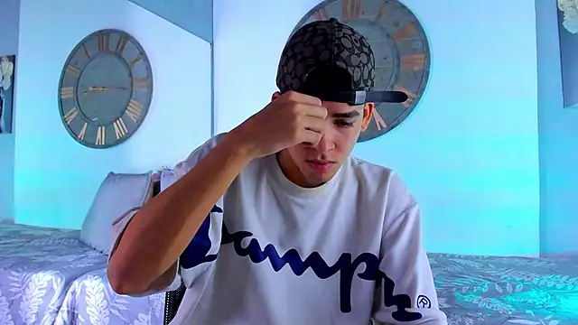 Snapshot of Mike_0233_ chatting on December 2024 03:47:02 AM Mike 0233 online show from December 2024 03:47:02 AM