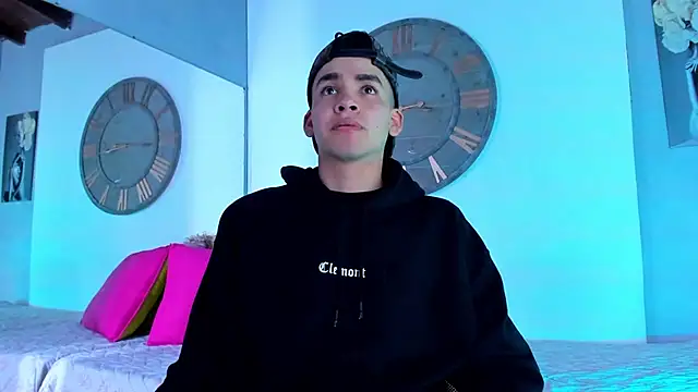 Snapshot of Mike_0233_ chatting on December 2024 03:58:01 AM Mike 0233 online show from December 2024 03:58:01 AM