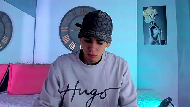 Snapshot of Mike_0233_ chatting on December 2024 03:37:01 AM Mike 0233 online show from December 2024 03:37:01 AM